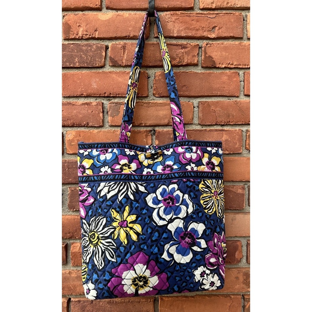 VERA BRADLEY Large Tall Tote African Violet Pattern Several Compartments Quilted